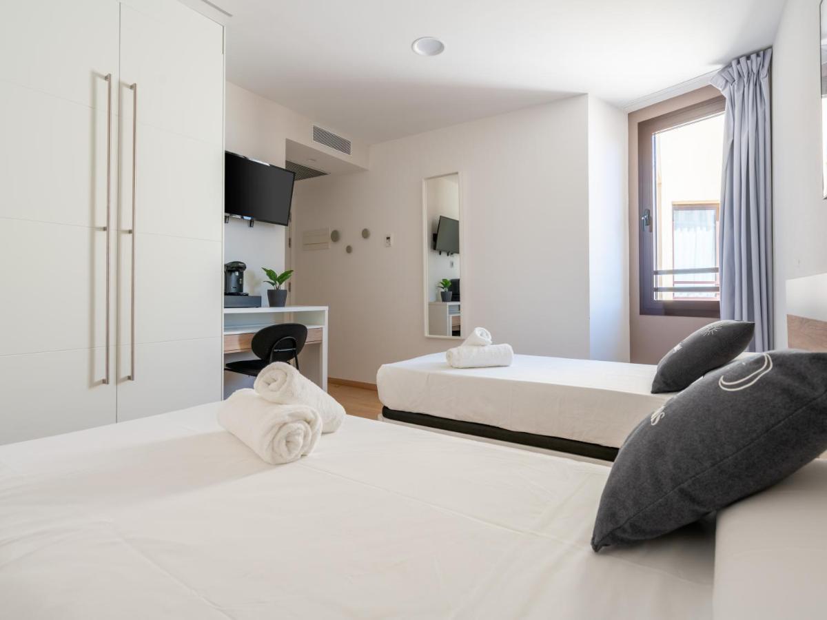 Limehome Barcelona Carrer De Fontcoberta - Digital Access Exterior photo